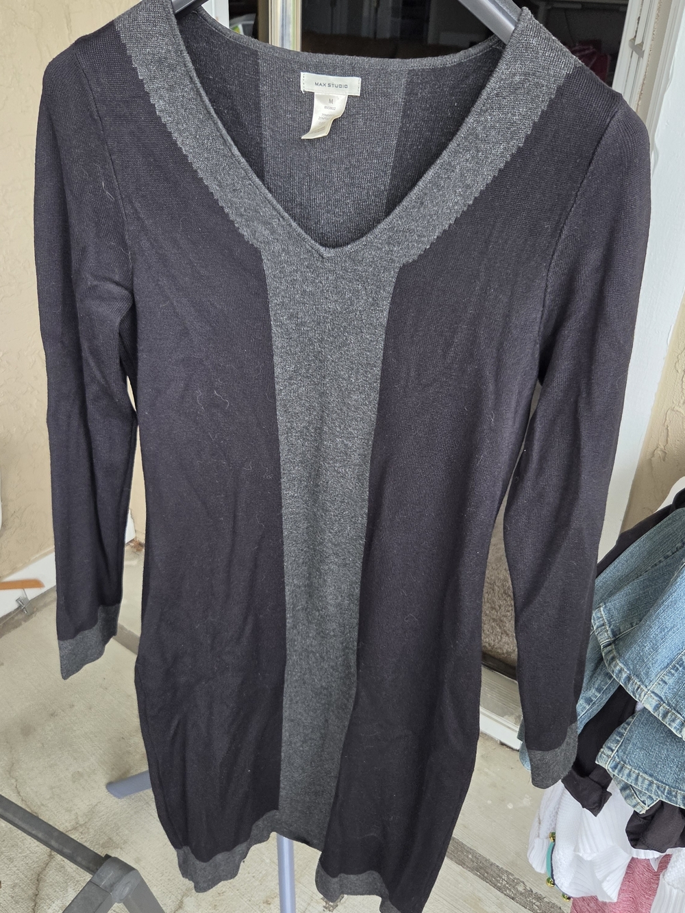 Max Studio Black & Gray V-Neck Long Sleeve Sweater